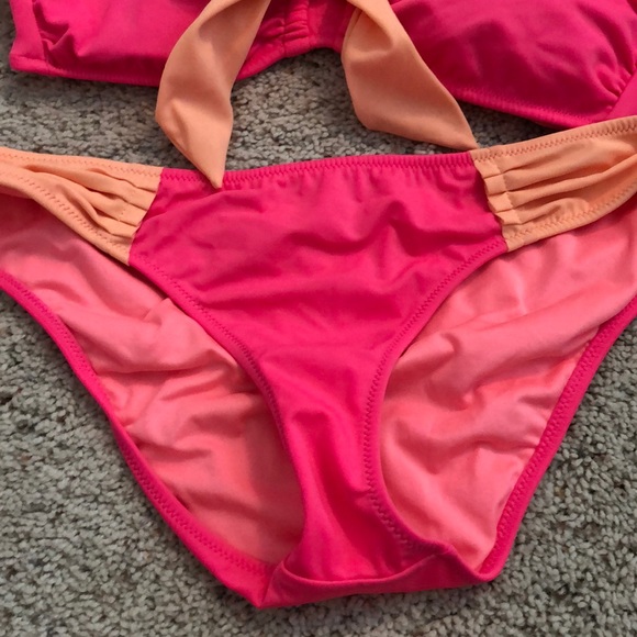 Bikini - Picture 4 of 5